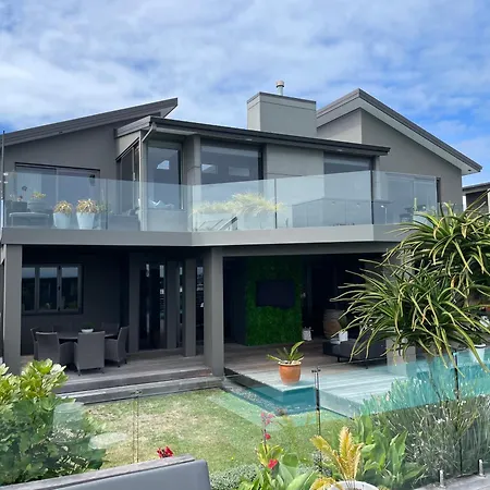 Luxury 2 Bdrm Ground Level Apt With Private Pool Located On Scarborough Hill Sumner Christchurch